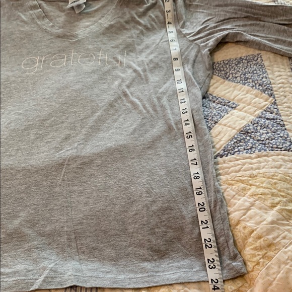 XL Soft Cotton/Poly Blend V-Neck Gray Long Sleeve T-Shirt, Says, “grateful” - Picture 9 of 10